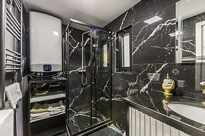 Miracle No 8 Central Modern Duplex
