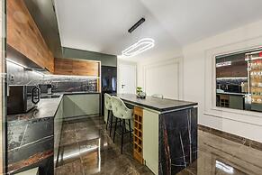 Miracle No 8 Central Modern Duplex