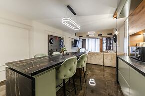 Miracle No 8 Central Modern Duplex