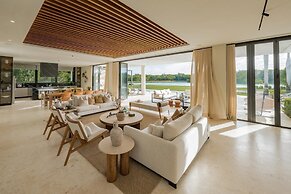 Lagos 28 - Modern Villa With Amazing Lake Views