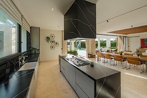 Lagos 28 - Modern Villa With Amazing Lake Views