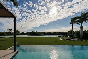 Lagos 28 - Modern Villa With Amazing Lake Views