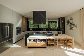 Lagos 28 - Modern Villa With Amazing Lake Views