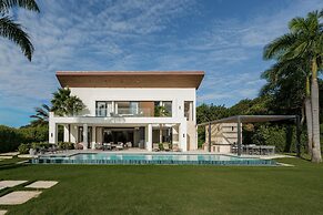 Lagos 28 - Modern Villa With Amazing Lake Views
