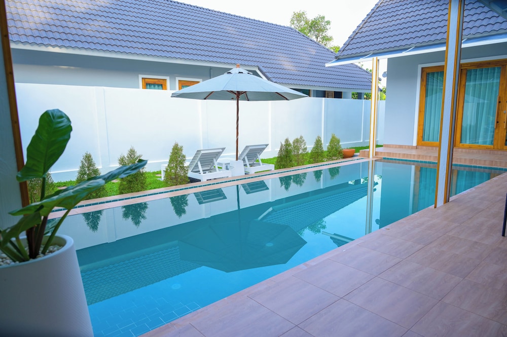 Samui Tropical Pool Villas