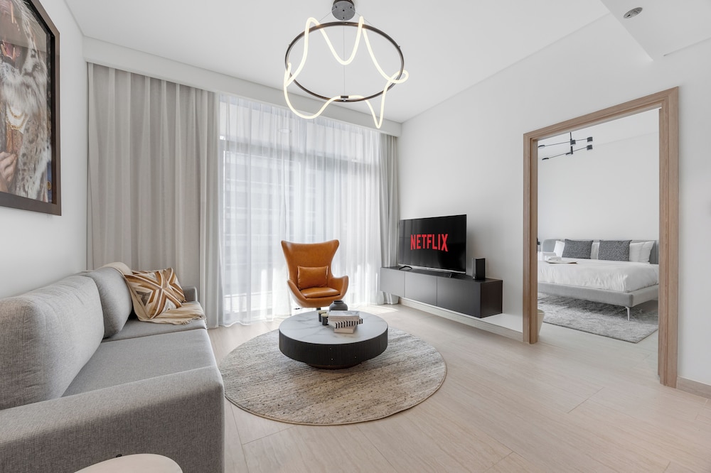 Modern Apartment with Rooftop Amenities