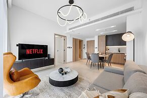 Modern Apartment with Rooftop Amenities