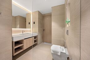 Modern Apartment with Rooftop Amenities