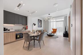Modern Apartment with Rooftop Amenities