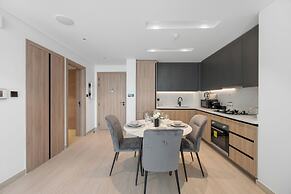 Modern Apartment with Rooftop Amenities