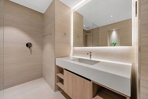 Modern Apartment with Rooftop Amenities
