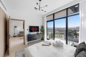 Modern Apartment with Rooftop Amenities