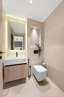 Modern Apartment with Rooftop Amenities