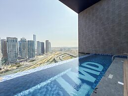 Modern Apartment with Rooftop Amenities