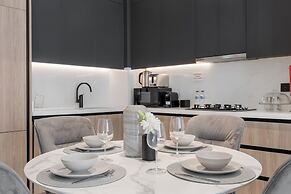 Modern Apartment with Rooftop Amenities