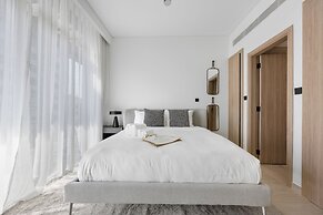 Modern Apartment with Rooftop Amenities