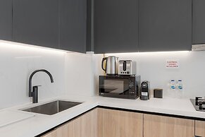 Modern Apartment with Rooftop Amenities