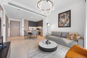 Modern Apartment with Rooftop Amenities