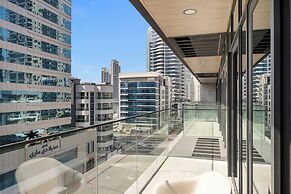 Modern Apartment with Rooftop Amenities