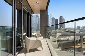 Modern Apartment with Rooftop Amenities
