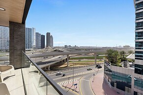 Modern Apartment with Rooftop Amenities
