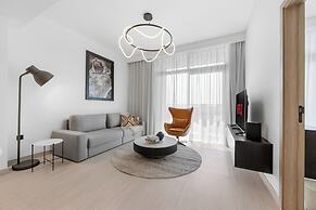 Modern Apartment with Rooftop Amenities