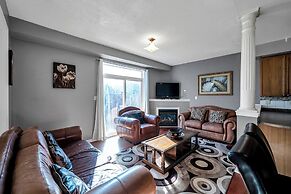 King Bed Convenience On Main Floor