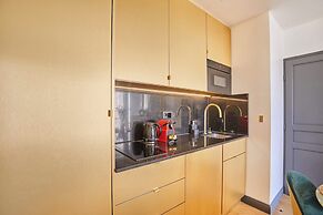 Superb AC- 2bdr Apartement Montaigne/arc de Triomphe