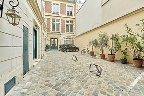 Superb AC- 2bdr Apartement Montaigne/arc de Triomphe