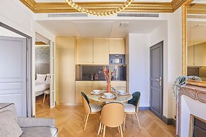 Superb AC- 2bdr Apartement Montaigne/arc de Triomphe