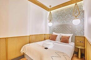 Superb AC- 2bdr Apartement Montaigne/arc de Triomphe