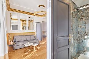 Superb AC- 2bdr Apartement Montaigne/arc de Triomphe