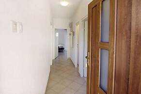 Quiet Garden Apartment in Umag
