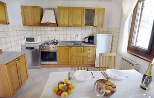 Quiet Garden Apartment in Umag