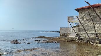 Quiet Garden Apartment in Umag