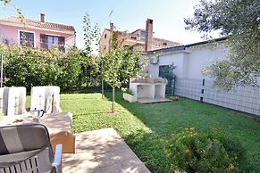 Quiet Garden Apartment in Umag