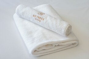 Luxury Studio with Pool and Parking