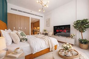 Luxury Studio with Pool and Parking