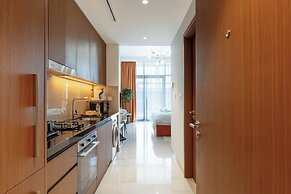 Luxury Studio with Pool and Parking