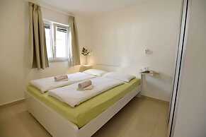 Terrace Flat 300 mt From Beach
