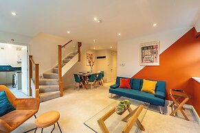 4 Bed House - Cheltenham & Gloucester - Sleeps 8