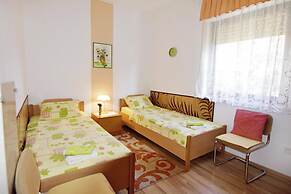 Spacious Apartment With Parking