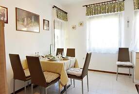 Spacious Apartment With Parking