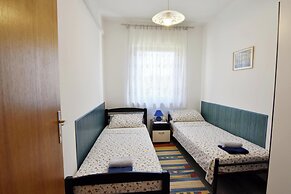 Spacious Apartment With Parking