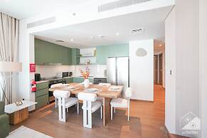 Stylish City Walk 2BR Apt Balcony Iconic Views