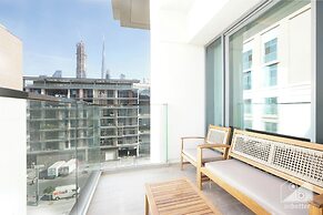 Stylish City Walk 2BR Apt Balcony Iconic Views
