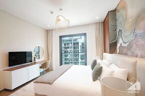 Stylish City Walk 2BR Apt Balcony Iconic Views