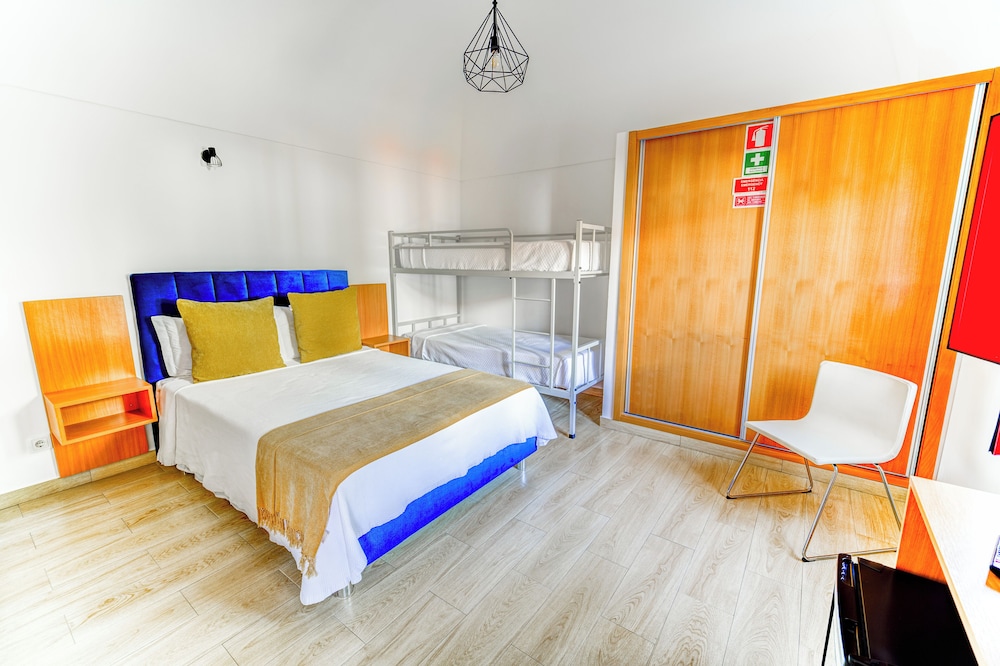 LUXURY PALM SUITES