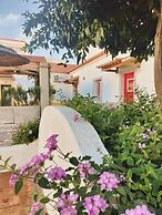 LUXURY PALM SUITES