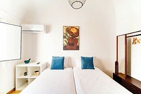 LUXURY PALM SUITES
